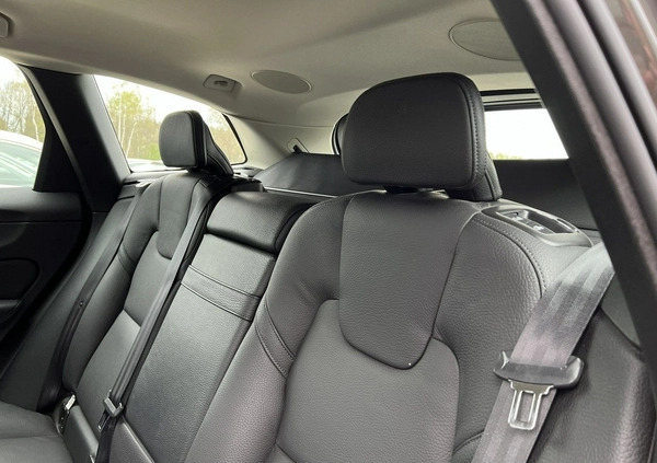 Volvo XC 60 cena 139900 przebieg: 102076, rok produkcji 2019 z Przecław małe 742